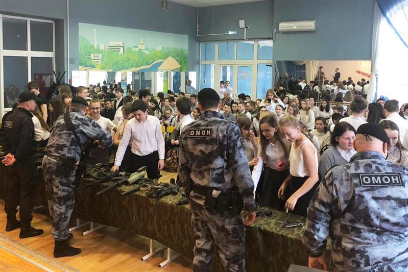 В рамках акции «Неделя мужества» донские росгвардейцы провели тематические встречи с молодежью