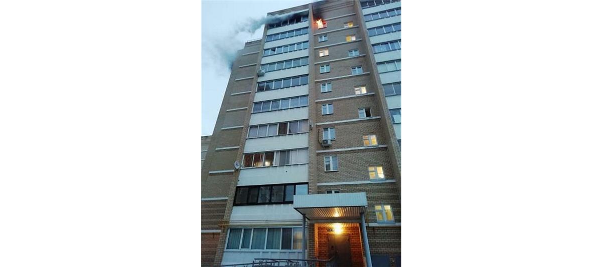 В Татарстане сотрудники Росгвардии эвакуировали 20 человек во время пожара в жилом доме 