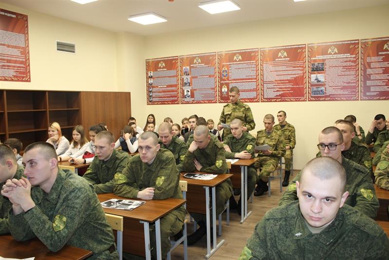 Военнослужащие авиационного полка Росгвардии провели для нижегородских школьников викторину на тему Сталинградской битвы 