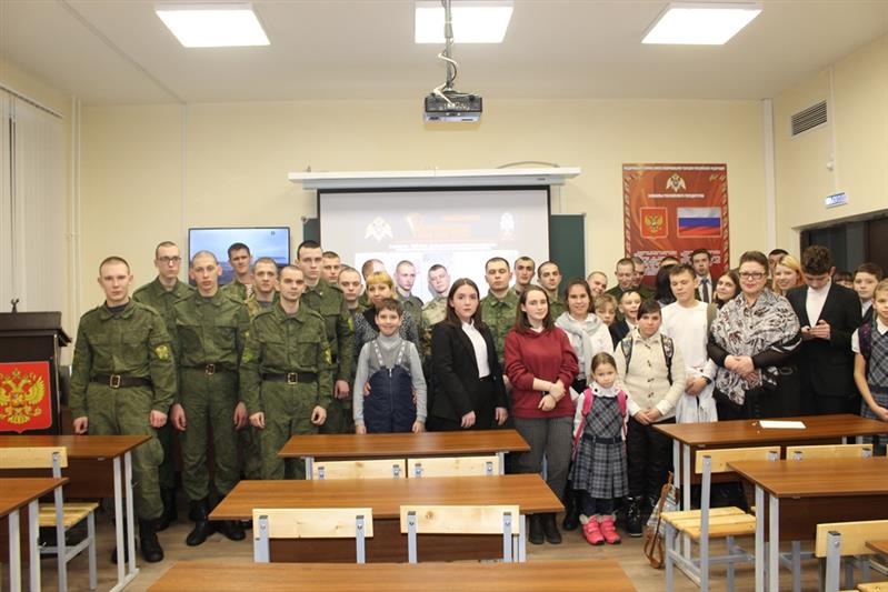 Военнослужащие авиационного полка Росгвардии провели для нижегородских школьников викторину на тему Сталинградской битвы 
