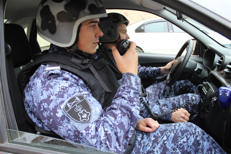 Росгвардейцы помогли вернуться домой пожилой жительнице Саратова, потерявшей память