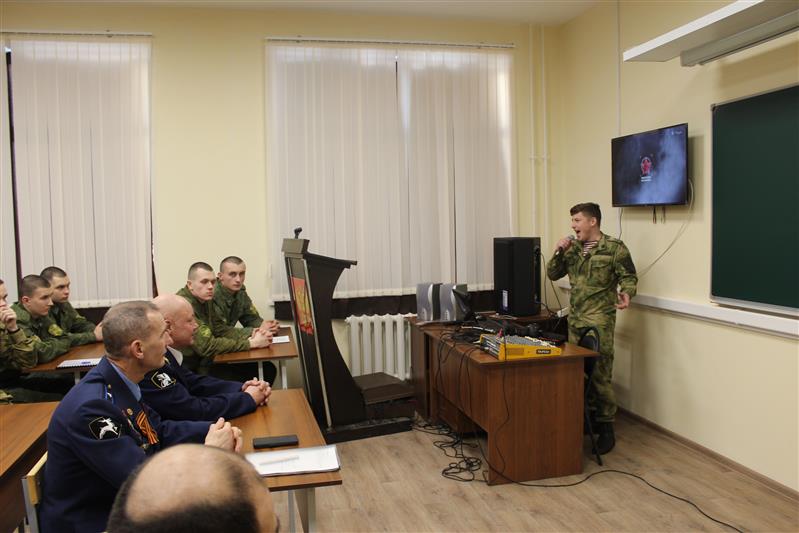 Военнослужащие нижегородского авиационного полка Росгвардии встретились с ветеранами войны в Афганистане