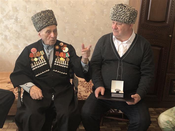В Ингушетии росгвардейцы навестили ветерана Великой Отечественной войны