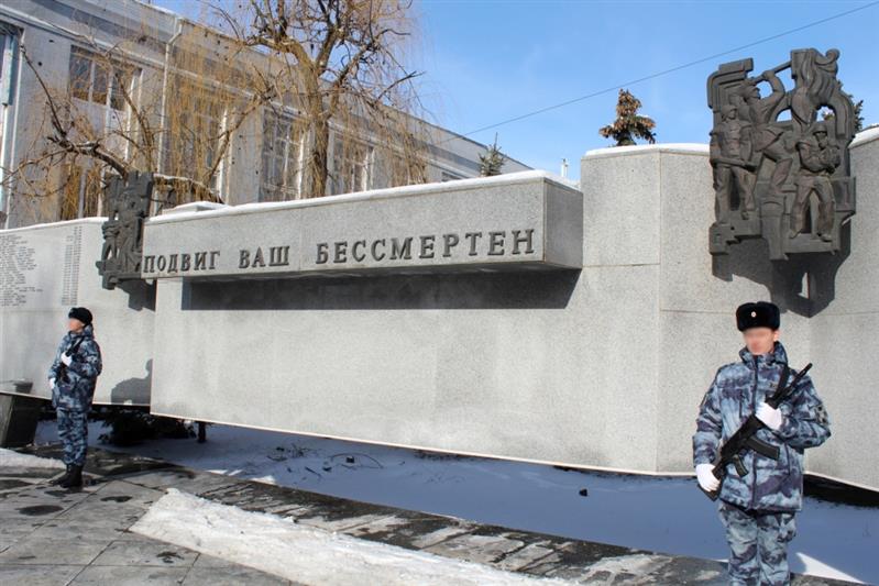 По случаю 100-летия донской милиции росгвардейцы почтили память павших правоохранителей