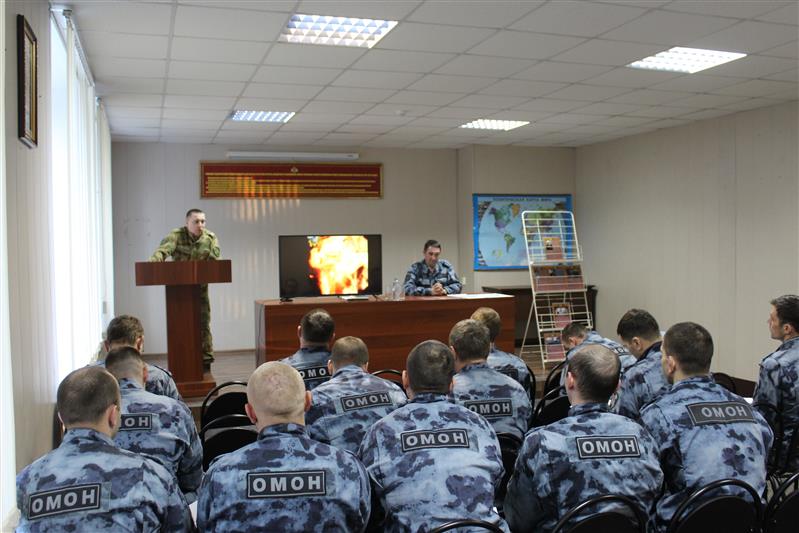 В Пскове росгвардейцам рассказали о боевом пути Героя Советского Союза, которому сегодня исполнилось 100 лет