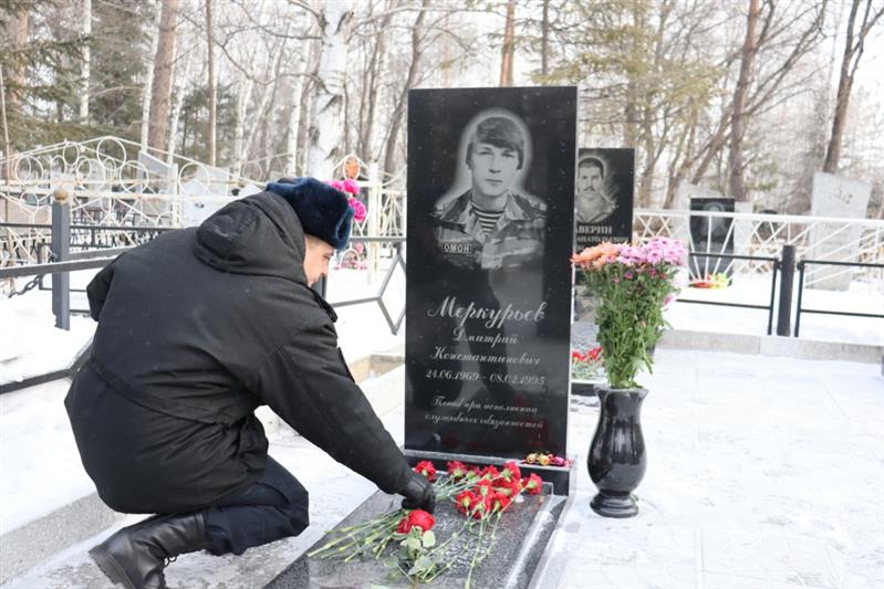 Сотрудники хабаровского ОМОН почтили память погибших товарищей