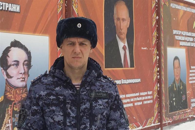 В Перми сотрудник Росгвардии спас двух детей, провалившихся под лед