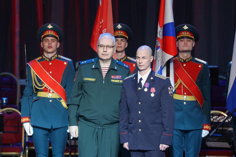 ВОЕННОСЛУЖАЩИМ И СОТРУДНИКАМ РОСГВАРДИИ  НА ВСТРЕЧЕ ПОКОЛЕНИЙ ЗАЩИТНИКОВ ОТЕЧЕСТВА  ВРУЧИЛИ ВЕДОМСТВЕННЫЕ МЕДАЛИ