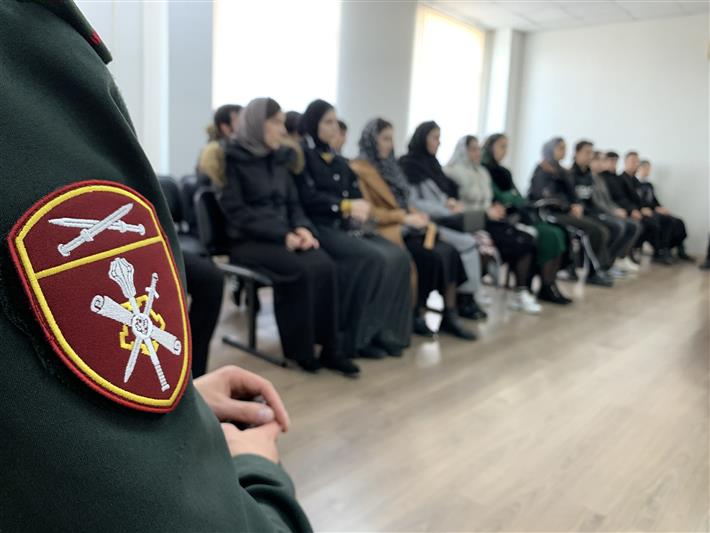В Грозном для детей погибших сотрудников и военнослужащих войск правопорядка организовано обучение в фотошколе