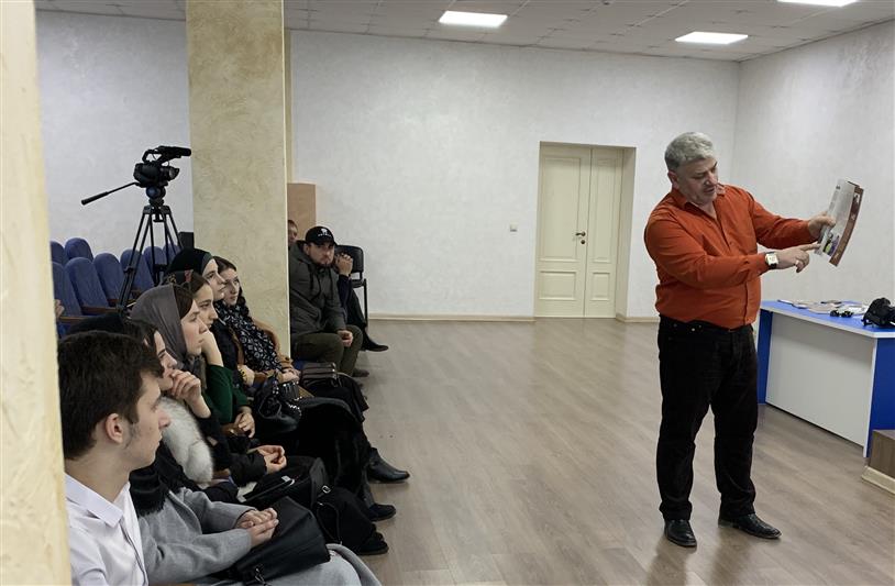 В Грозном для детей погибших сотрудников и военнослужащих войск правопорядка организовано обучение в фотошколе