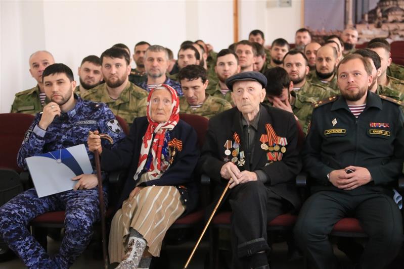 Встреча росгвардейцев с ветеранами Великой Отечественной войны состоялась в Грозном