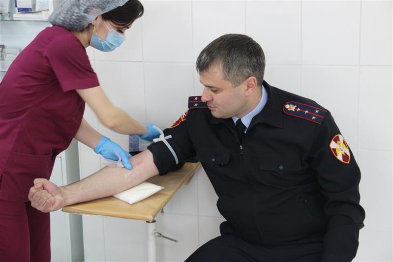 Во Владикавказе росгвардейцы присоединились к донорской акции в поддержку детей с лейкозом
