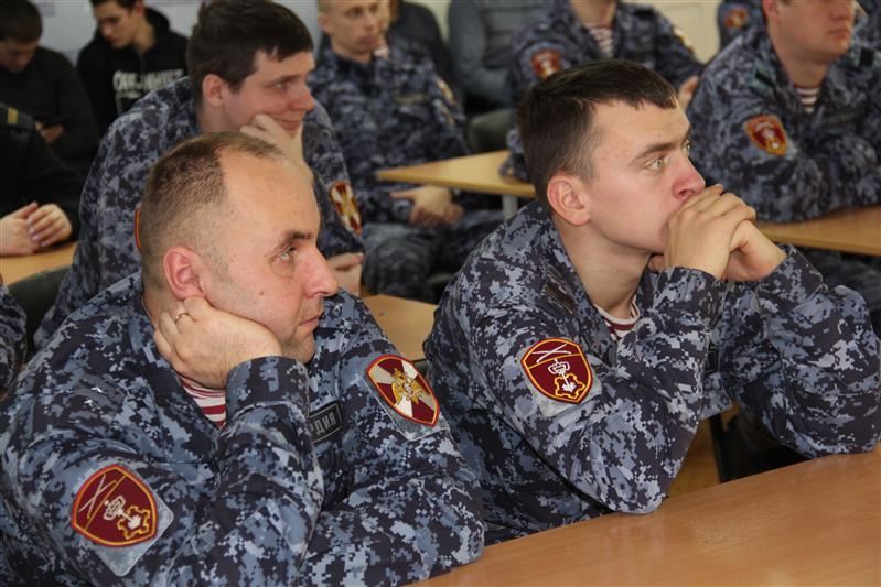 Севастопольские росгвардейцы на встрече с православным священником обсудили морально-этические аспекты взаимоотношений в обществе