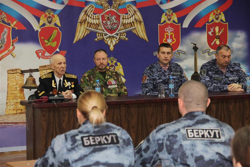 Встреча росгвардейцев с ветераном Великой Отечественной войны состоялась в Севастополе