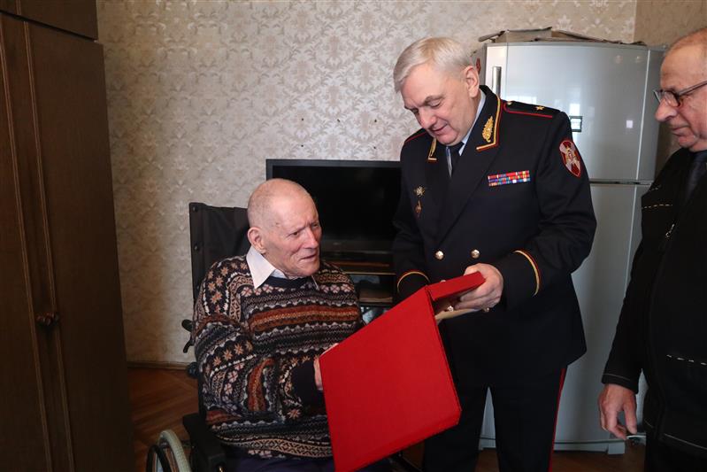 Начальник Главного управления Росгвардии по Московской области поздравил ветерана Великой Отечественной войны с 95-летним юбилеем