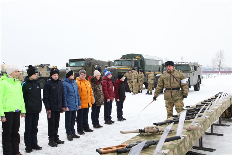 В дивизии имени Дзержинского проведено показное занятие по боевой подготовке для кадет Росгвардии (фото)