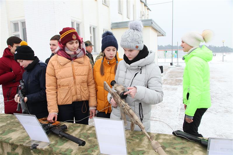 В дивизии имени Дзержинского проведено показное занятие по боевой подготовке для кадет Росгвардии (фото)