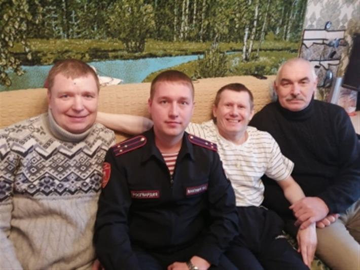 В Зауралье сотрудники вневедомственной охраны поздравили ветеранов службы с Днем защитника Отечества