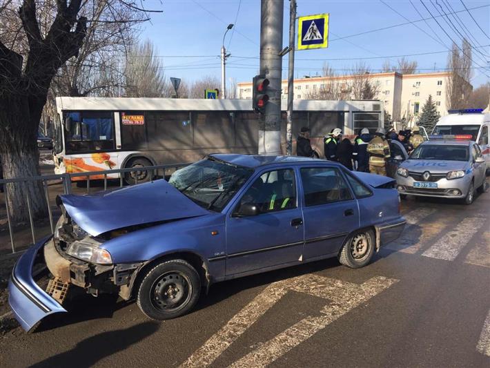 Волгоградские сотрудники Росгвардии оказали помощь пострадавшим в ДТП
