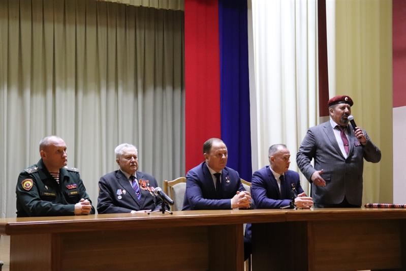 Курсанты Новосибирского военного института Росгвардии встретились с Героями Отечества
