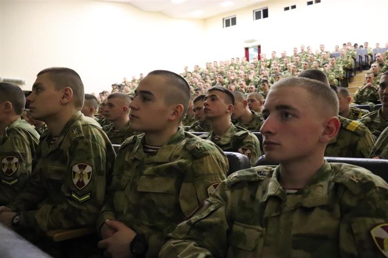 Курсанты Новосибирского военного института Росгвардии встретились с Героями Отечества