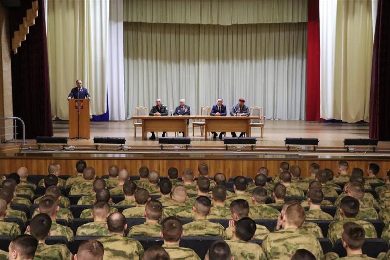Курсанты Новосибирского военного института Росгвардии встретились с Героями Отечества