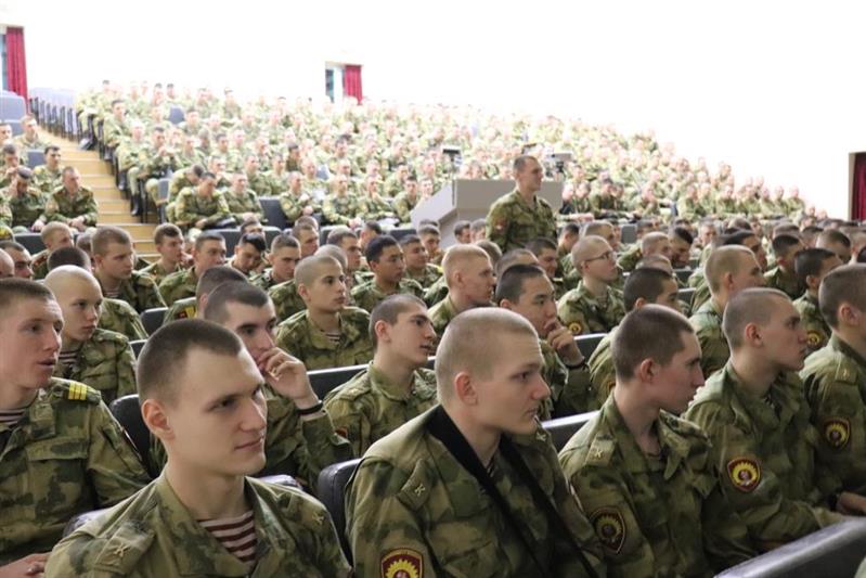 Курсанты Новосибирского военного института Росгвардии встретились с Героями Отечества
