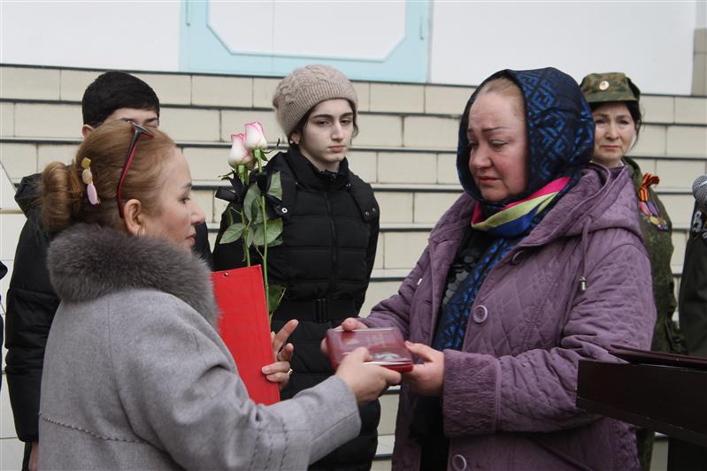 В Махачкале увековечили память кавалера ордена Мужества Марата Молчанова