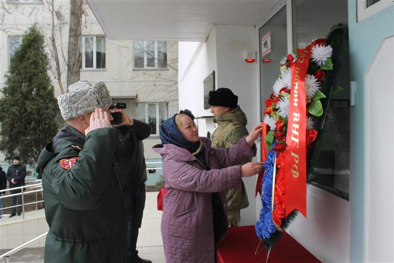 В Махачкале увековечили память кавалера ордена Мужества Марата Молчанова
