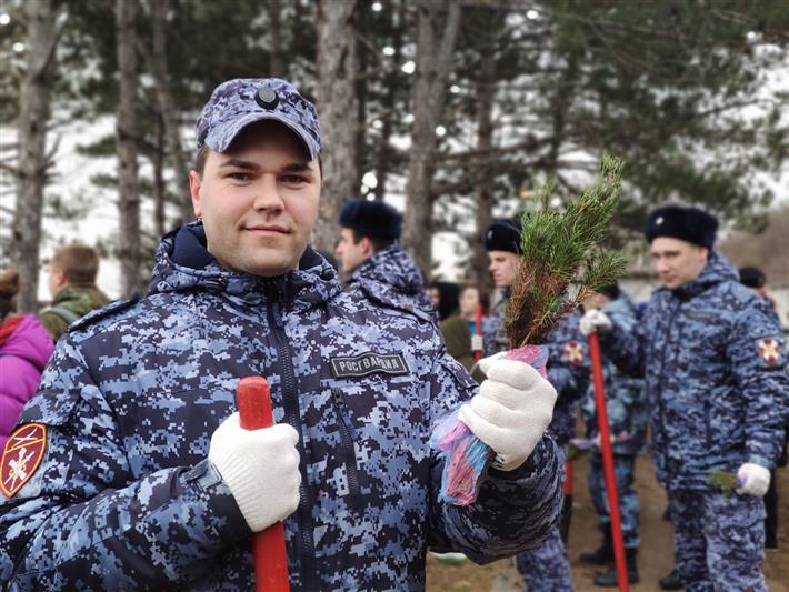 Севастопольские росгвардейцы присоединились к акции «Лес поколений» и высадили саженцы хвойных пород (видео)