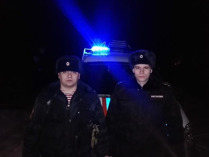 Сотрудники Росгвардии спасли едва не замерзшего в лесу югорчанина
