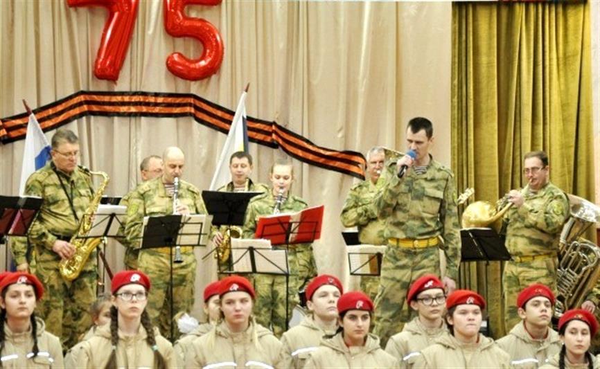 Музыканты Южного округа Росгвардии выступили для сельских жителей донского региона