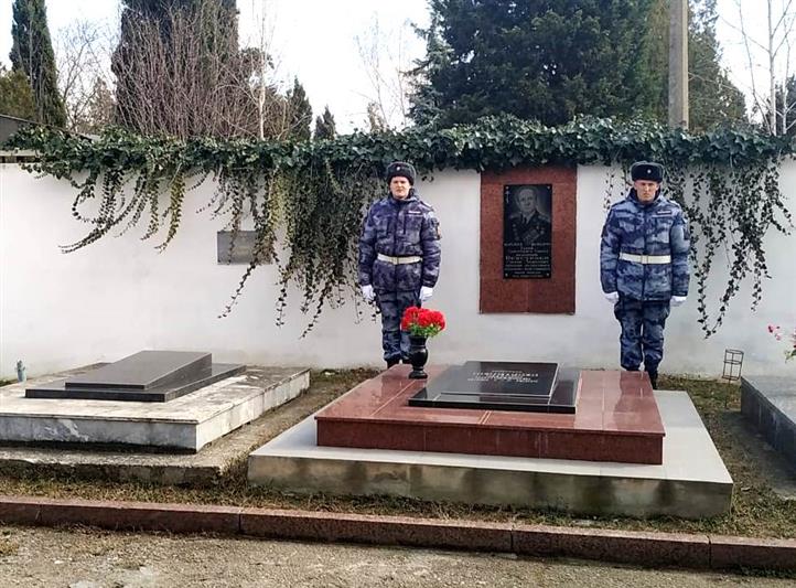 Военнослужащие севастопольского полка Росгвардии почтили память Героя Советского Союза Степана Неустроева