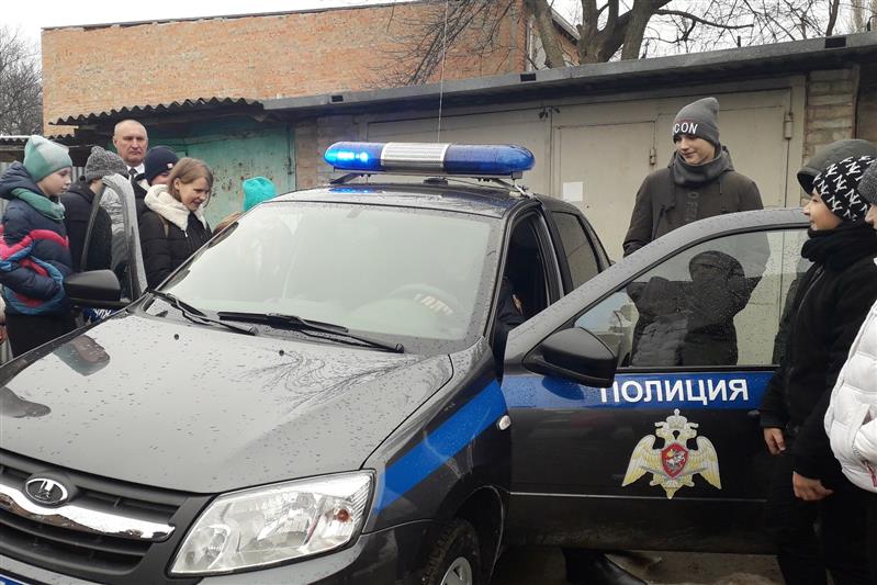 В рамках акции «Неделя мужества» донские росгвардейцы провели тематические встречи с молодежью