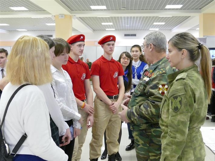 Военнослужащие и ветераны Росгвардии приняли участие во II региональном форуме Юнармии в Омске, посвящённом 75-летию Победы