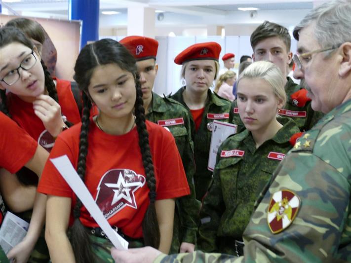 Военнослужащие и ветераны Росгвардии приняли участие во II региональном форуме Юнармии в Омске, посвящённом 75-летию Победы