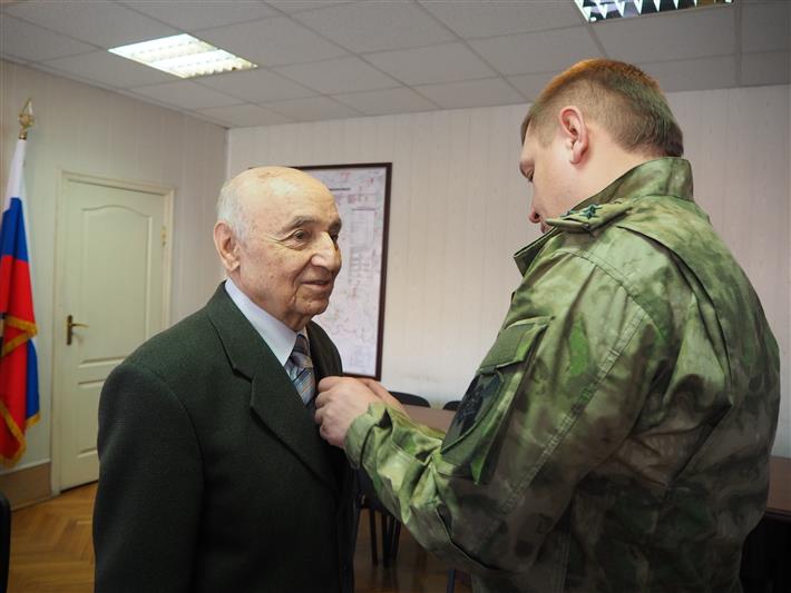 Начальник Управления Росгвардии по Белгородской области вручил медаль ветерану боевых действий в Афганистане