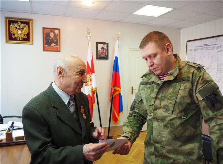 Начальник Управления Росгвардии по Белгородской области вручил медаль ветерану боевых действий в Афганистане