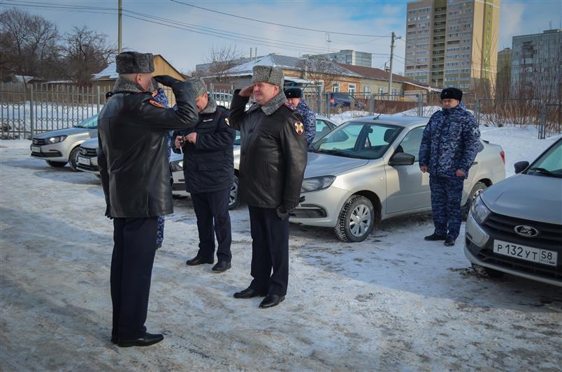 Сотрудникам пензенской вневедомственной охраны вручили ключи от новых служебных автомобилей