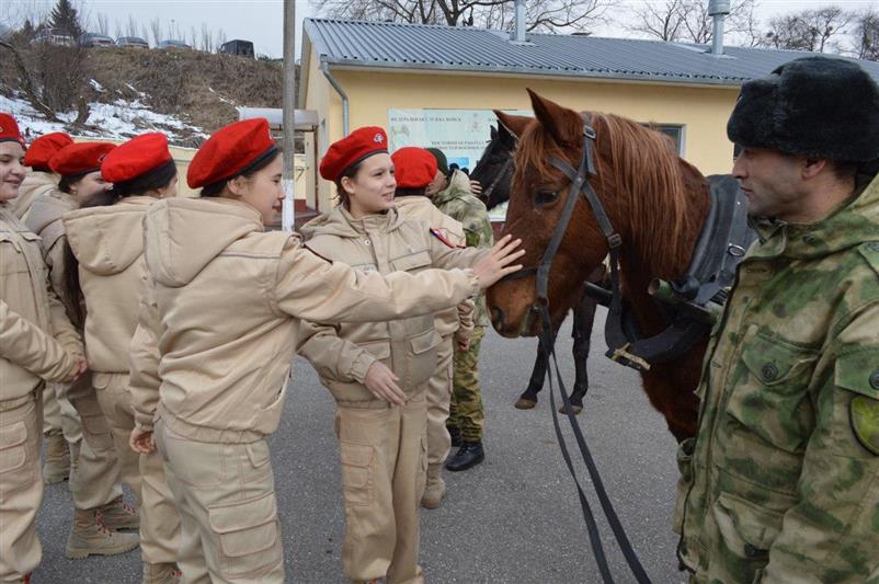 Школьники Кабардино-Балкарии посетили воинскую часть Росгвардии в преддверии Дня защитника Отечества