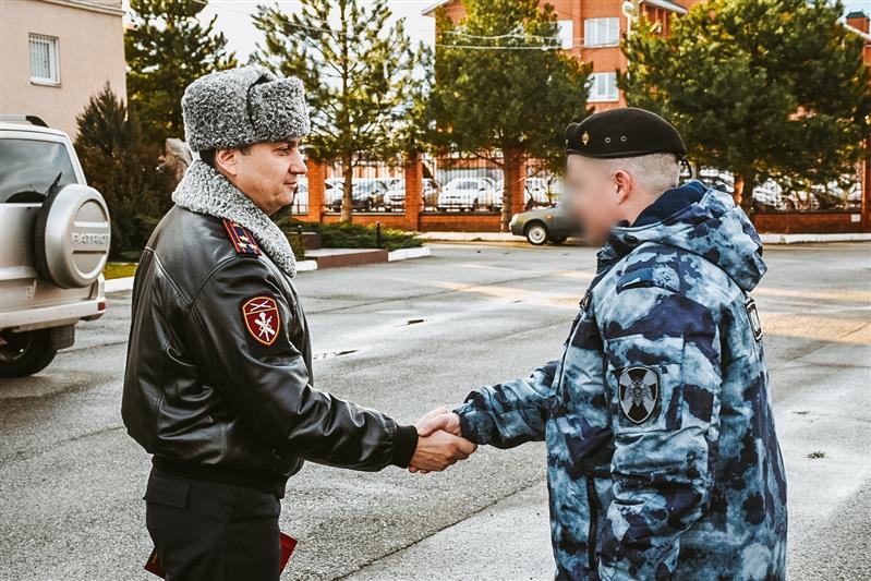 Росгвардейцев, выполнивших служебно-боевые задачи в северо-кавказском регионе, торжественно встретили в Майкопе