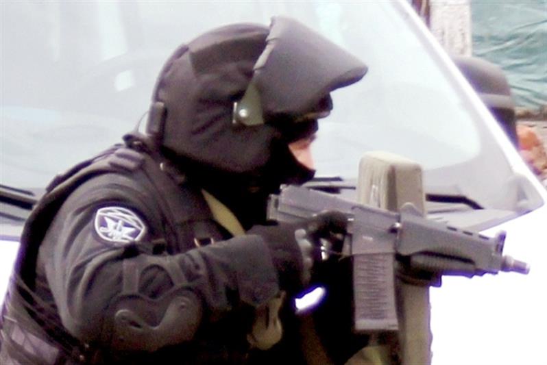 В Ростовской области при содействии СОБР задержаны подозреваемые в незаконном обороте алкогольной продукции 
