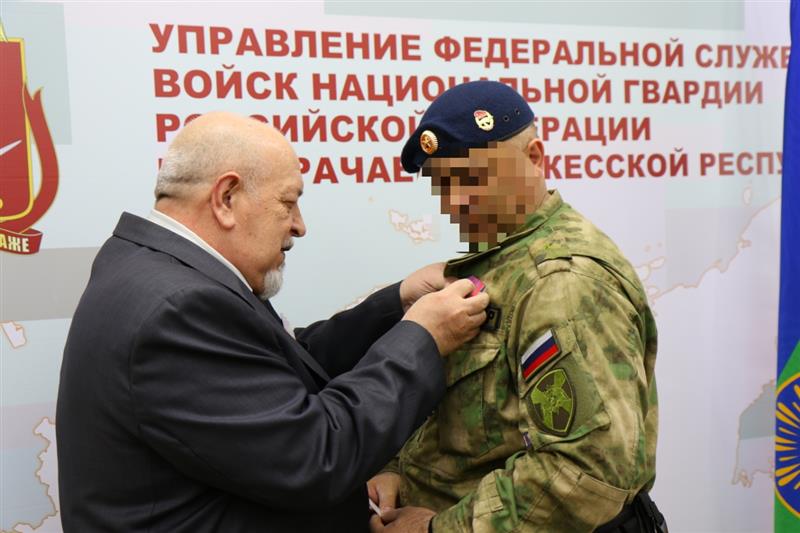 В Карачаево-Черкесии росгвардеец удостоен медали за активное участие в ветеранском движении региона