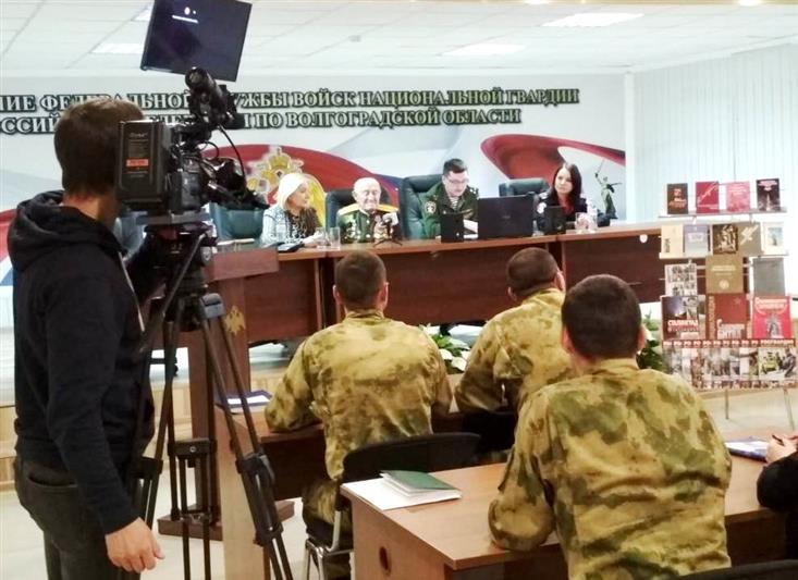 Благодаря телемосту, организованному росгвардейцами Волгограда и Тулы, состоялась виртуальная встреча двух ветеранов войны