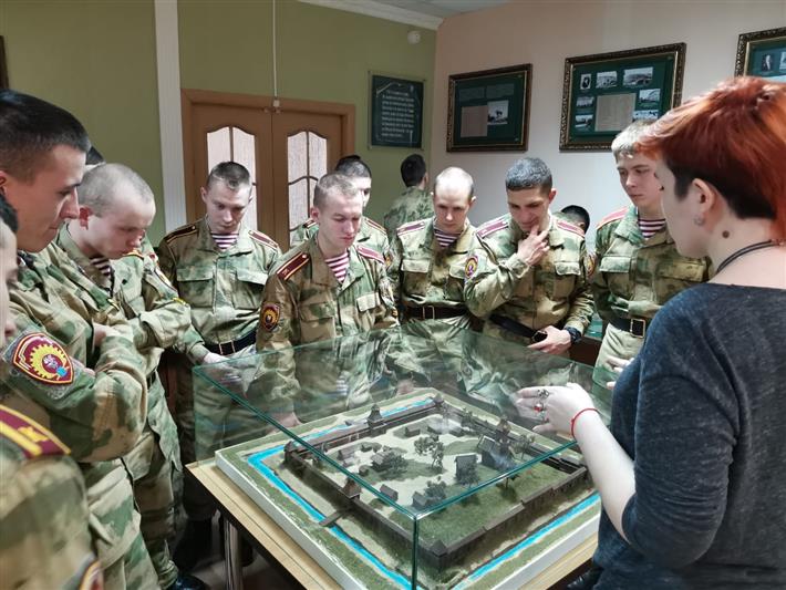 Курсантам Саратовского военного института войск национальной гвардии Российской Федерации рассказали об образовании г. Заречный