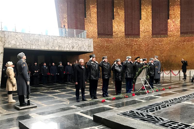 Военнослужащие и сотрудники Южного округа Росгвардии отдали дань уважения подвигу защитников Сталинграда