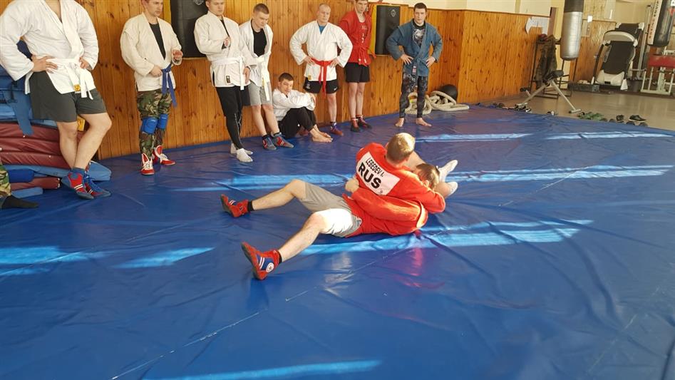Чемпион мира по самбо провёл мастер-класс в ОМОН на транспорте Управления Росгвардии по Свердловской области