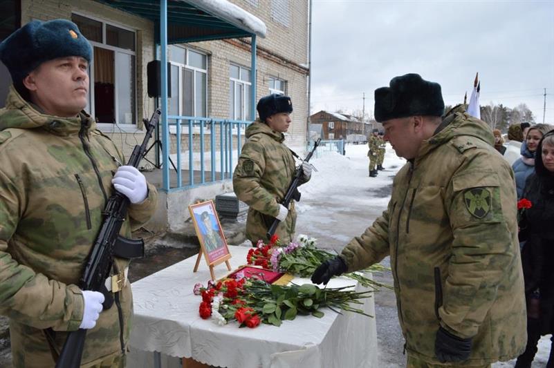 В Тюменской области представители Росгвардии приняли участие в торжественном открытии мемориальной доски в четь погибшего бойца
