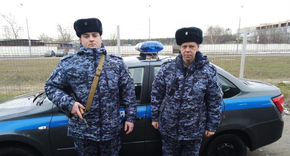 Столичные росгвардейцы помогли женщине, страдающей потерей памяти, вернуться домой