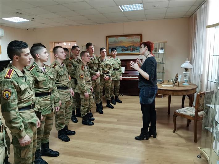 Курсантам Саратовского военного института войск национальной гвардии Российской Федерации рассказали об образовании г. Заречный